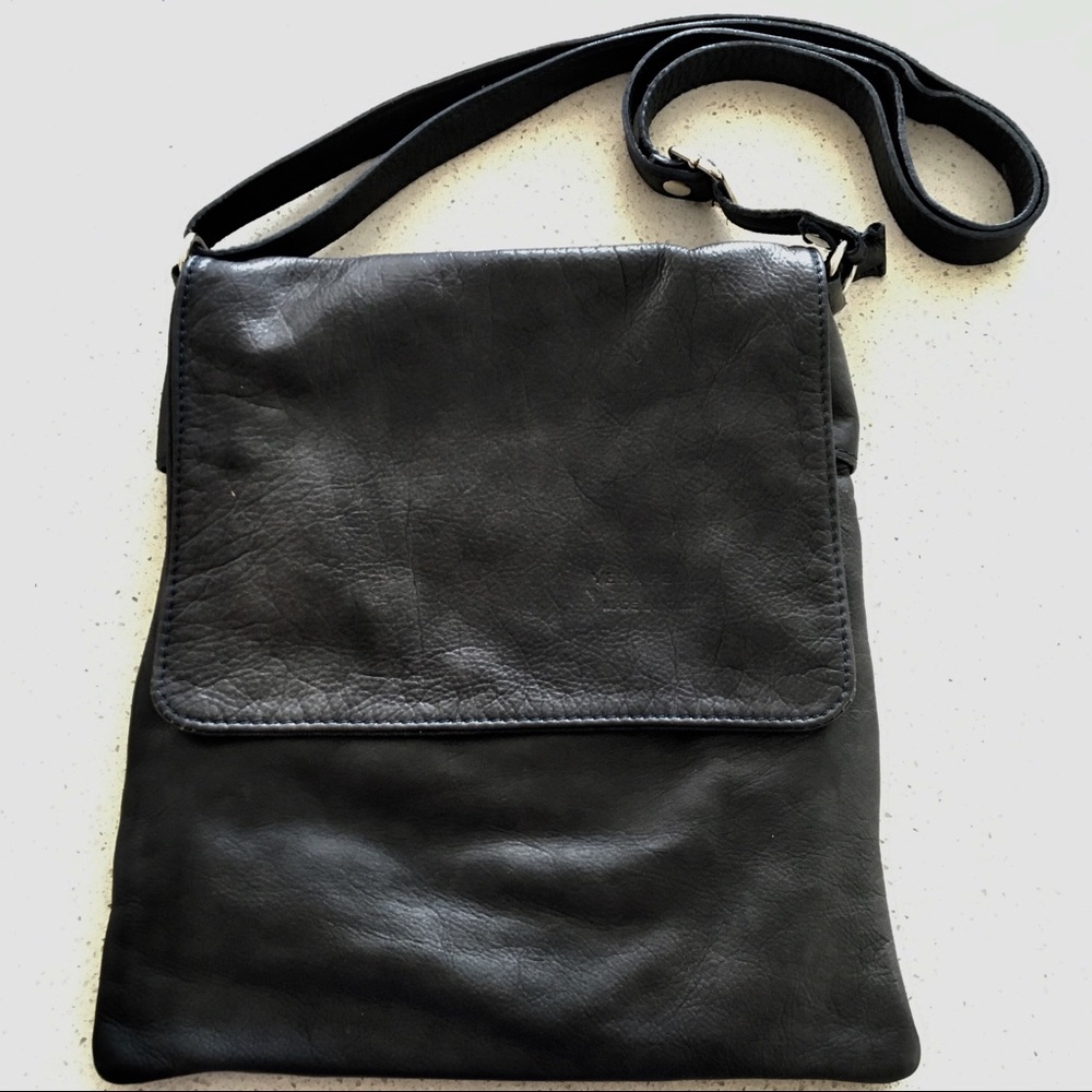 Vera PElle Italian drape cross body bag
